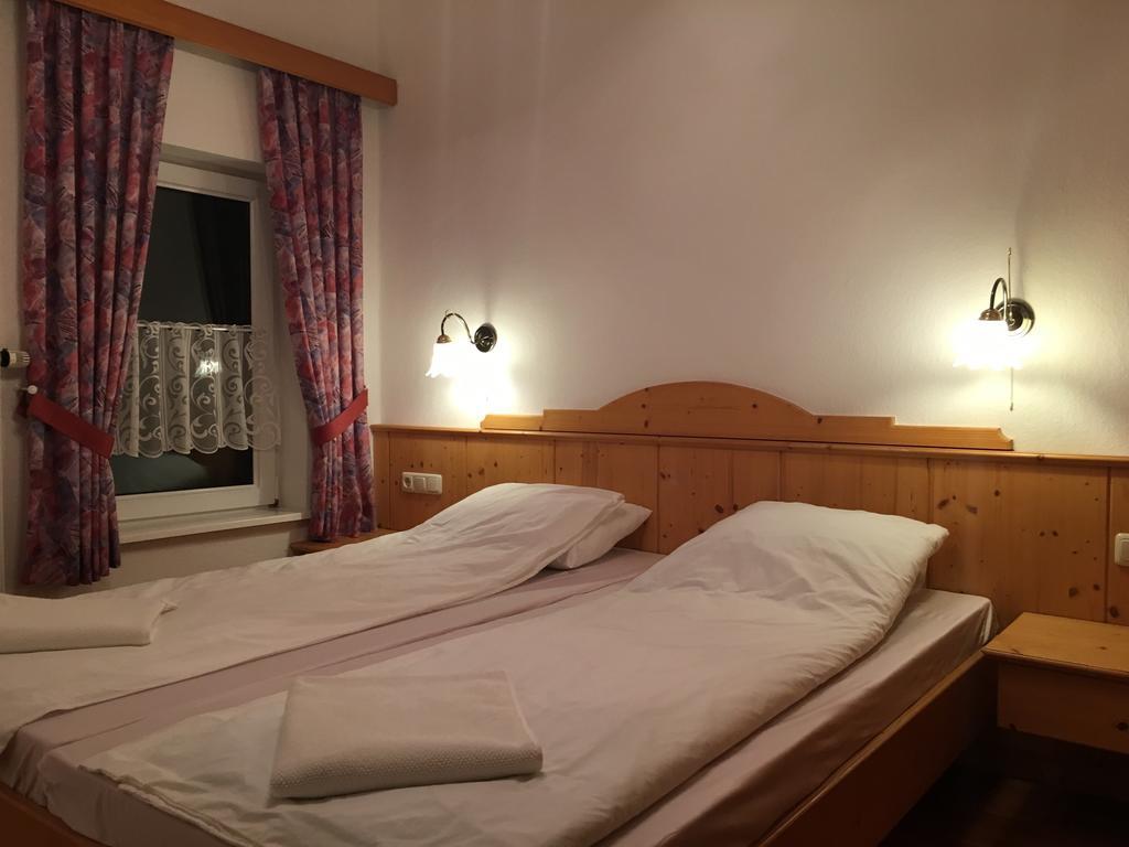 Gasthof Zum Hochfelln Hotel Берген Екстериор снимка